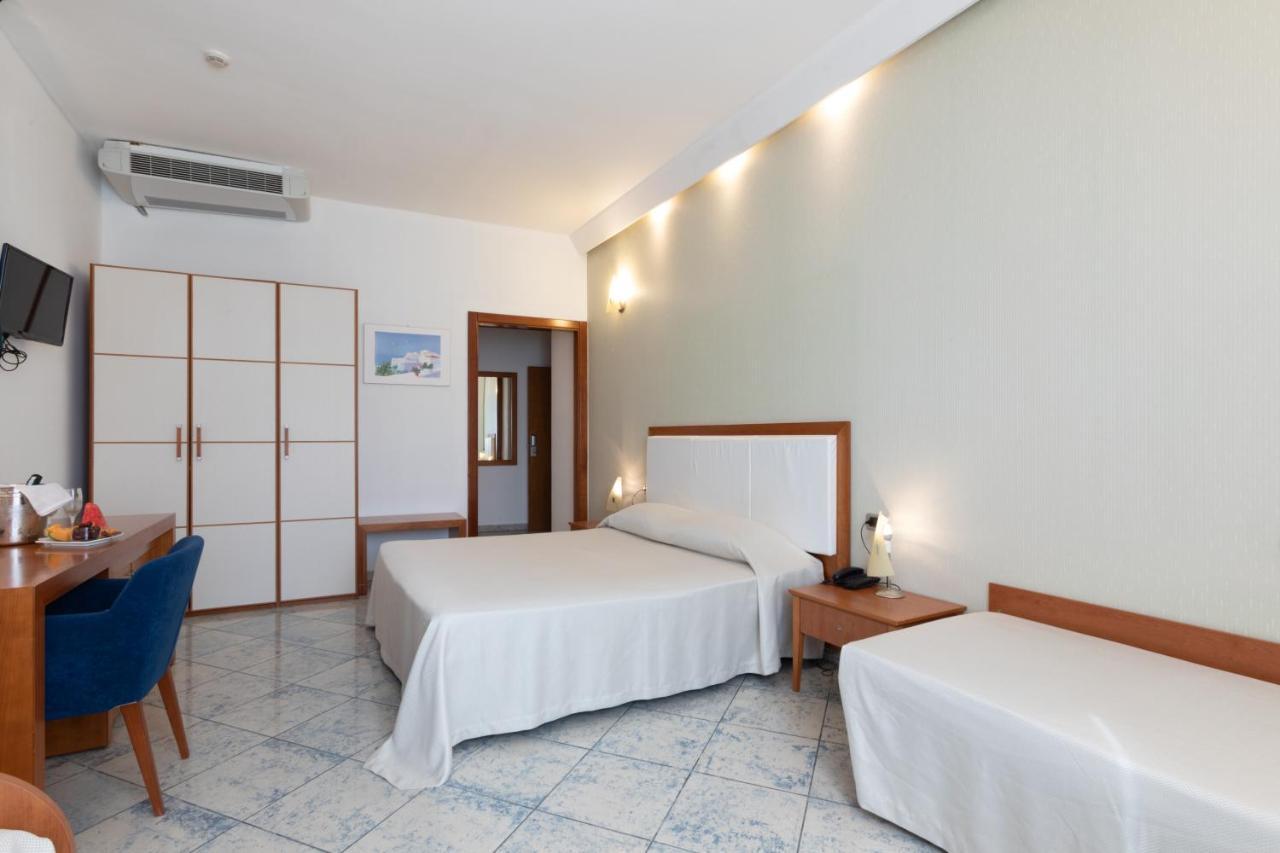 Hotel Aurora E Del Benessere Santa Cesarea Terme Exteriör bild