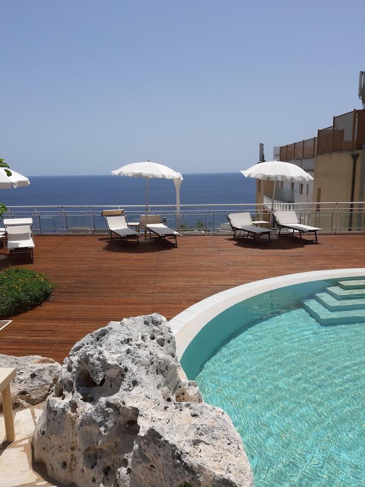 Hotel Aurora E Del Benessere Santa Cesarea Terme Exteriör bild